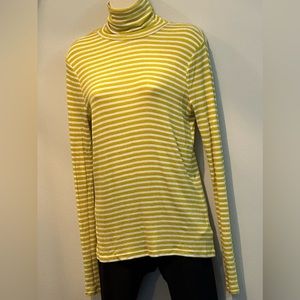Gap brand lightweight turtleneck